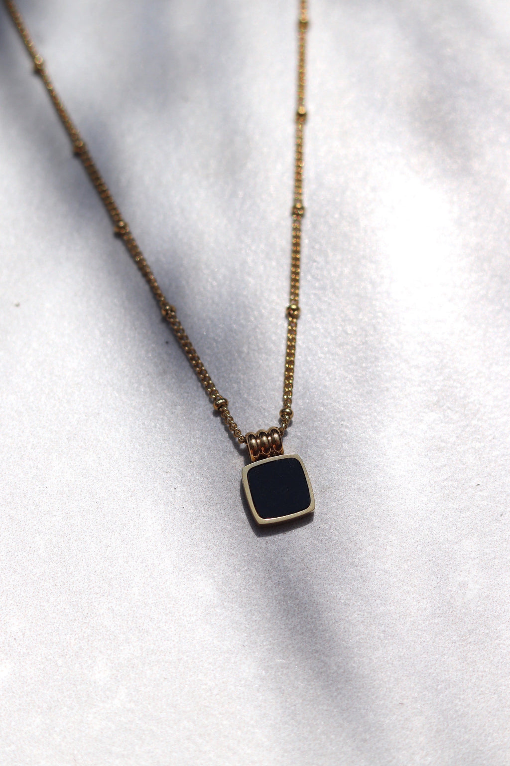Dee Necklace Black