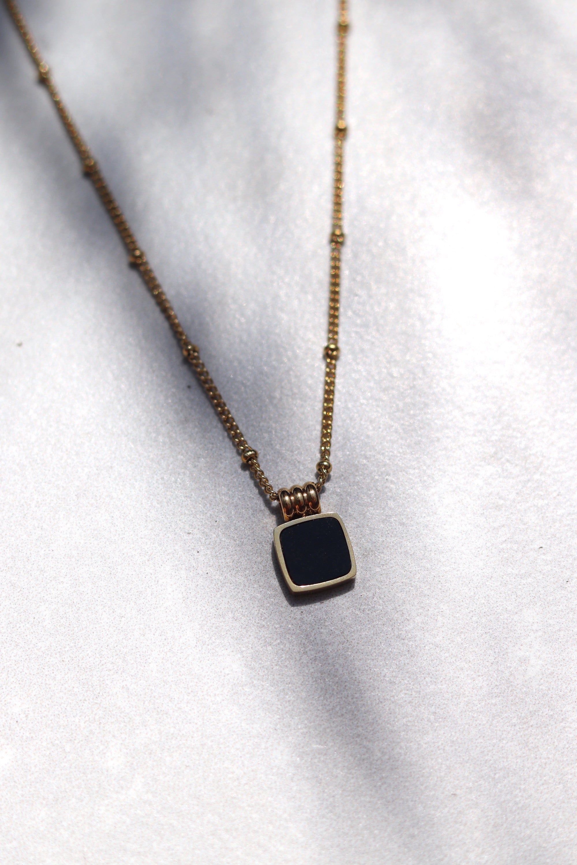 Dee Necklace Black