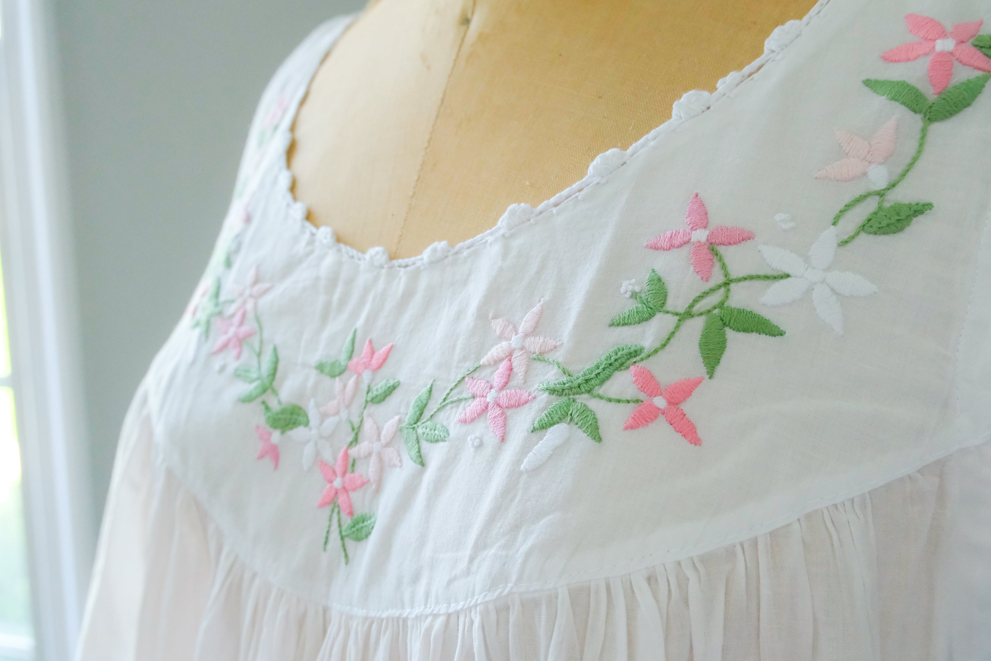 The Sarah Garland Nightgown - Pink